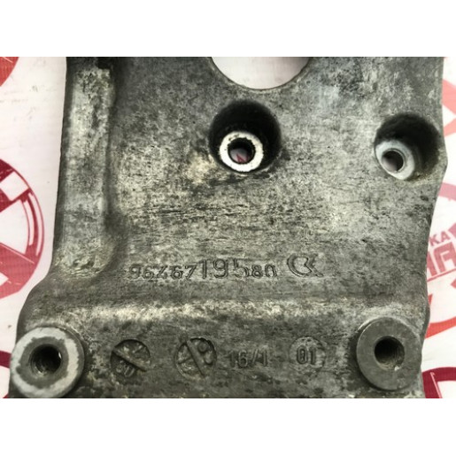 Кронштейн кондиционера Partner / Berlingo 1.6HDI 2008- 9646719580
